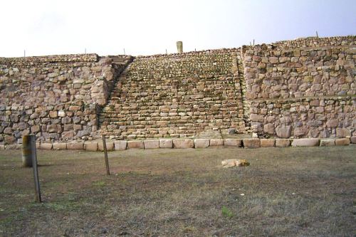 El complejo arqueológico de Kuntur Wasi está ubicado en la provincia de San Pablo, región Cajamarca.