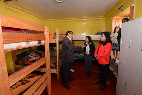 La ministra de la Mujer y Poblaciones Vulnerables, Gloria Montenegro, visitó centros de atención de niños y adolescentes en la ciudad del Cusco.