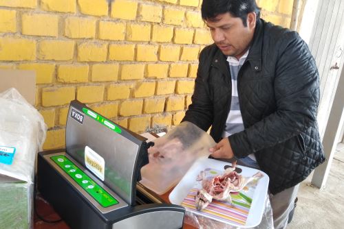 Una asociación del distrito de Mórrope hace empacado al vacío de la carne de cuy.