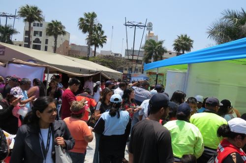 Gran acogida tuvo feria de alimentación saludable organizada por la Municipalidad Provincial del Santa, los programas Qali Warma y A comer pescado, así como las redes de salud.