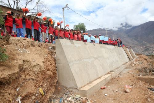 El programa Trabaja Perú del MTPE construye tres muros de contención en asentamientos humanos de Huánuco.