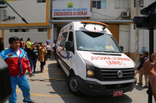 Esta madrugada, un vehículo con escolares se despistó y cayó a un abismo en el kilómetro 103 de la carretera Central en Chicla, provincia de Huarochirí.