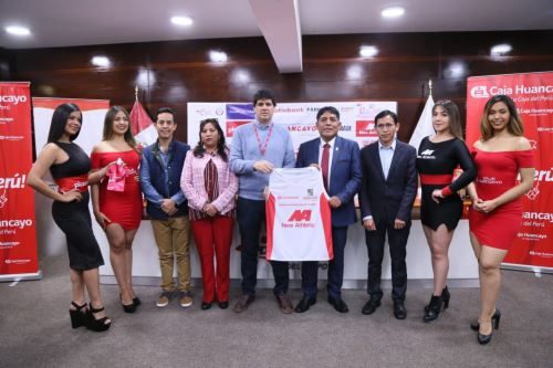 El alcalde provincial de Huancayo, Juan Carlos Quispe, presentó la camiseta oficial de la XXXV edición de la Maratón Internacional de Los Andes 2019.
