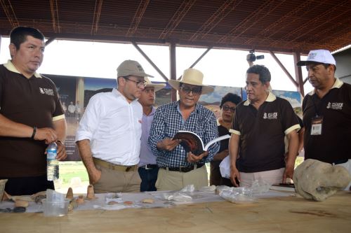 El titular del Mincetur, Edgar Vásquez, visitó el templo Montegrande, uno de los principales centros arqueológicos de la provincia de Jaén, región Cajamarca.