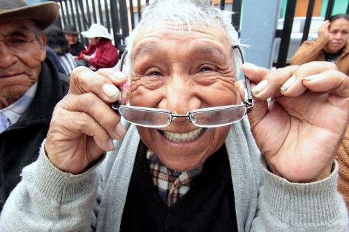 Bastones y Lentes de Lectura para Adultos Mayores - Pensión 65