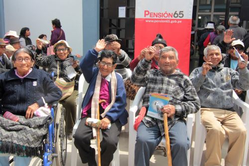 Bastones y Lentes de Lectura para Adultos Mayores - Pensión 65