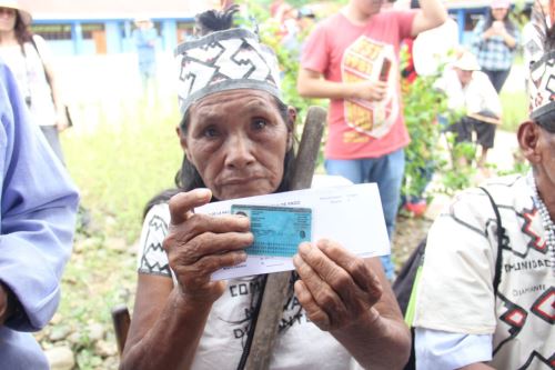 Usuarios del programa social Pensión 65 acceden a servicios de salud, educación y otros que provee el Estado.