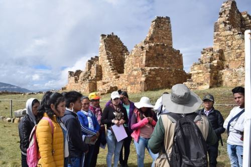 El sector Cultura capacitó a 30 ciudadanos que se encargarán de orientar y acompañar a las personas que visiten los sitios arqueológicos de la provincia de Sánchez Carrión, región La Libertad.
