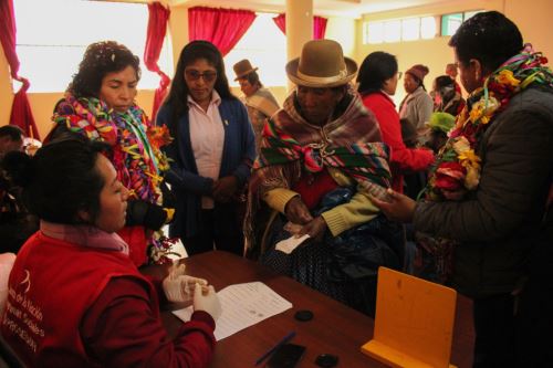 La viceministra de Prestaciones Sociales del Midis, Patricia Balbuena, participó en la implementación de un nuevo centro de pago en Arapa, región Puno.