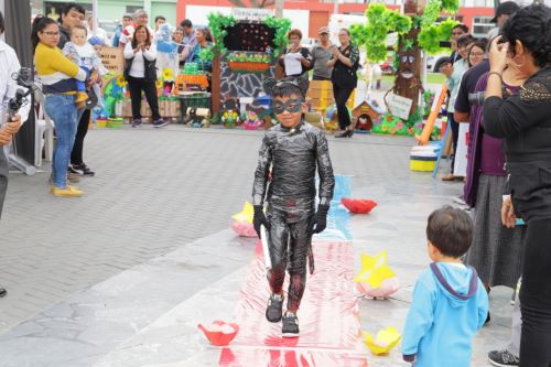 La plaza de Armas de Chimbote, en la región Áncash, se convirtió en una pasarela.