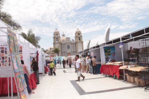 En la plaza de Armas de la ciudad de Chimbote se instalarán 80 stands para la I Feria Internacional del Libro.