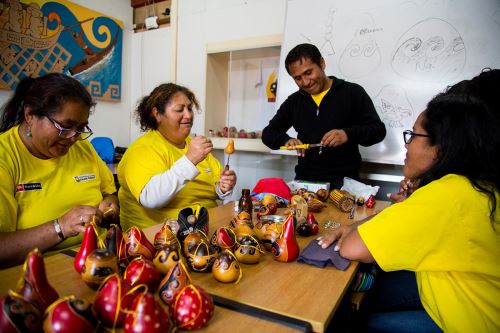 En el taller Manos Productivas de Chan Chan se orienta a la enseñanza de conocimientos ancestrales de la cultura Chimú.