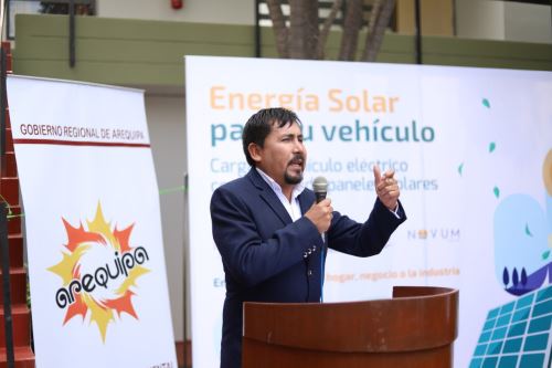 El gobernador de Arequipa, Elmer Cáceres Llica, destacó la importancia de la utilización de energía limpia en la región.