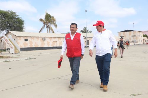 El ministro de Agricultura y Riego, Jorge Montenegro, recorre la zona afectada por activación y desborde de la quebrada Ongulo (Piura).