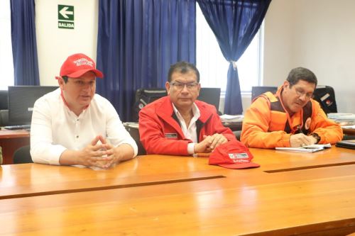 El ministro de Agricultura y Riego, Jorge Montenegro, y el jefe del Indeci, Jorge Chávez, se reunieron con el gobernador regional de Piura, Servando García.