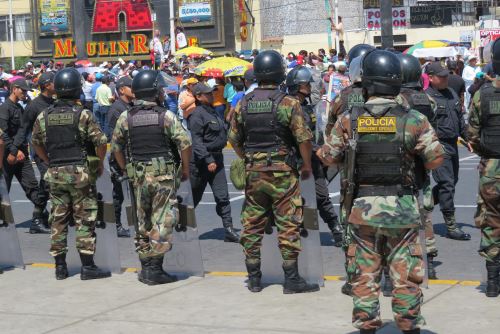 Mil policías se movilizan en la provincia del Santa, región Áncash, como parte del plan de seguridad puesto en marcha con motivo de las fiestas de fin de año.