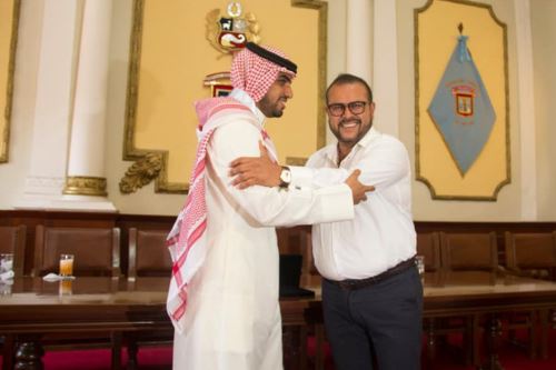 El alcalde provincial de Chiclayo, Marcos Gasco Arrobas, recibió hoy al empresario árabe Yaqoob Mubarak.