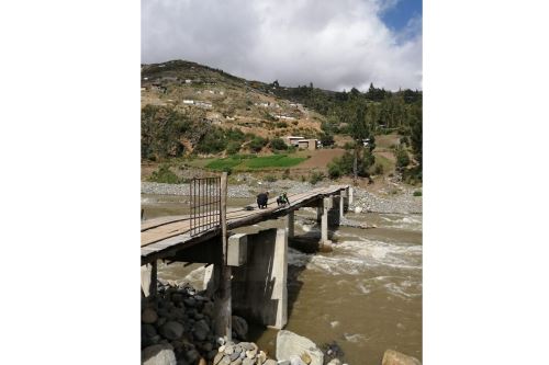Accidente de tránsito ocurrió a la altura del puente Quescha, en la provincia de Huaraz, región Áncash.