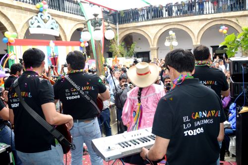 La canción oficial del tradicional carnaval de Cajamarca fue presentada hoy.