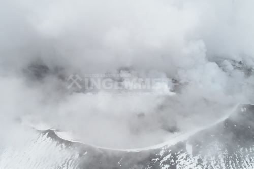 El sobrevuelo con dron permitió evidenciar que existe interacción directa entre el magma y el agua.