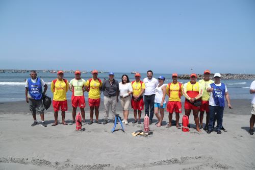 En la playa Salaverry (Trujillo) se desarrolló la juramentación de 100 promotores ambientales y comunitarios, como parte de la campaña Salva Playas.