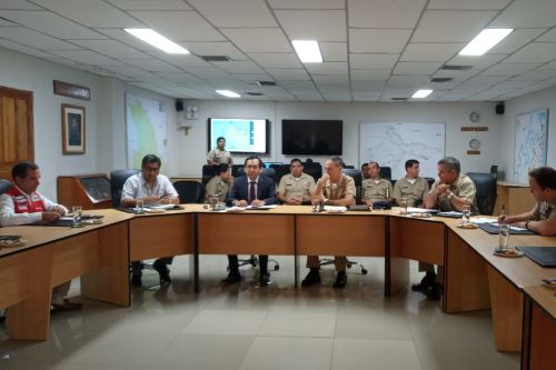 El director ejecutivo del Programa Nacional PAIS, Fredy Hinojosa, se reunió con oficiales de la Marina de Guerra y la Fuerza Aérea del Perú.