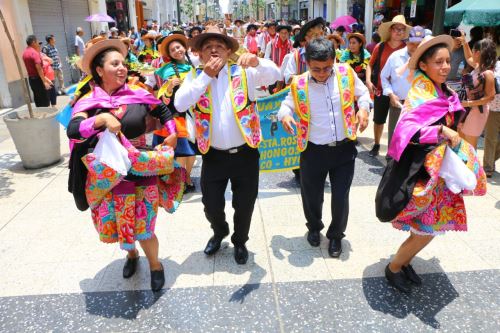 Huaylarsh Conoce La Historia Y Versiones De Esta Exultante Danza Del Valle Del Mantaro Noticias Agencia Peruana De Noticias Andina