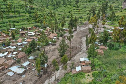 El centro poblado de Cocas está ubicado en el distrito de Vilcanchos, provincia ayacuchana de Víctor Fajardo.