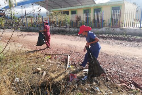 El recojo de inservibles es una de las principales acciones para frenar el avance del dengue.