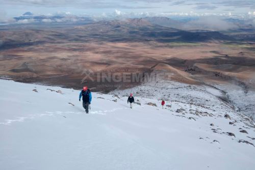 Especialistas del Observatorio Vulcanológico del Ingemmet hicieron una inspección remota del cráter del Ubinas el 8 de marzo.