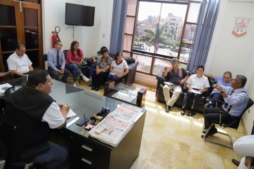 Autoridades del sector Salud sostuvieron reunión de coordinación con el alcalde provincial del Santa, Roberto Briceño Franco, para definir acciones ante el coronavirus.