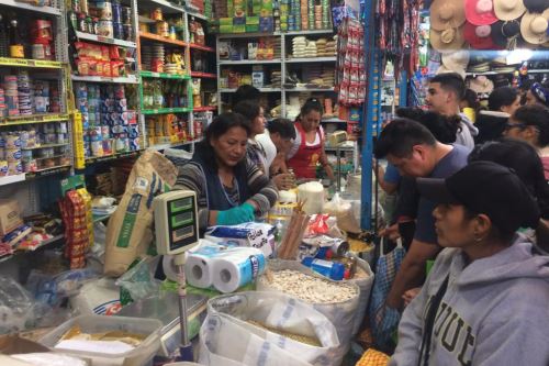 El mercado San Camilo está ubicado en el Centro Histórico de Arequipa y es el más antiguo de la ciudad, que abrirá sus puertas al público de 6:00 a 17:00 horas.