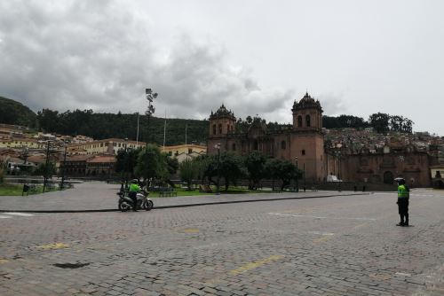 Así luce la plaza de Armas del Cusco en el segundo día de aislamiento social obligatorio por coronavirus.