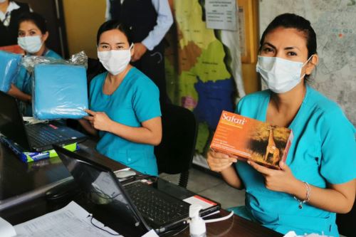 Entregan material de protección a personal de salud de Arequipa.