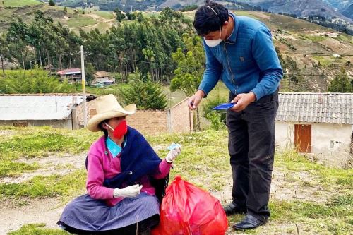 La distribución de productos de primera necesidad se hace en coordinación con los alcaldes de los centros poblados y presidentes de las juntas vecinales.