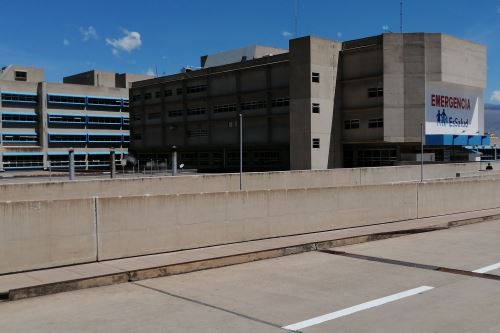 En el Hospital Nacional Ramiro Prialé de Huancayo hay dos médicos, una obstetra, una enfermera, tres técnicos y un trabajador administrativo infectados.