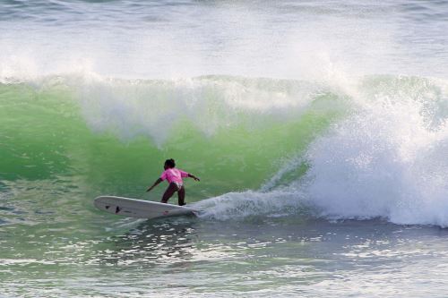 María Fernanda Reyes, un ejemplo de lucha en el surf peruano | Noticias ...