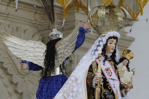 Existen varias versiones sobre la aparición de la Virgen del Carmen en la provincia cusqueña de Paucartambo.