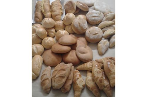El 'pan anticovid-19' lleva kion, cebolla, ajo y limón, además de los ingredientes tradicionales. El 'pan anticovid-19' lleva kion, cebolla, ajo y limón, además de los ingredientes tradicionales.