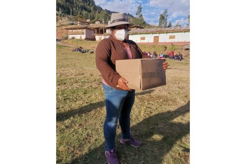 El Ministerio de Cultura entregó cerca de 200 canastas de alimentos a familias quechuahablantes en situación de vulnerabilidad.
