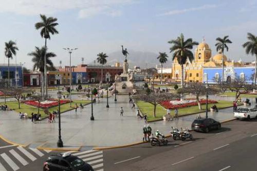 Plaza de Armas de la ciudad de Trujillo, capital de la región La Libertad.