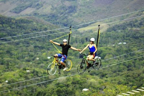 La bicicleta voladora es uno de los deportes de aventura extrema ofrecidos en la provincia de San Ignacio.