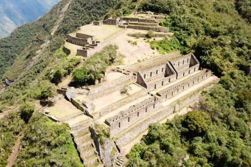 Choquequirao significa Cuna de oro y su belleza y grandeza es comparada con Machu Picchu.