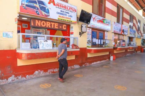 En el terminal terrestre El Chimbador de Chimbote operan 41 empresas de transporte.