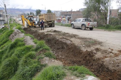 Los trabajos de descolmatación están a cargo de la municipalidad distrital de Chilca.