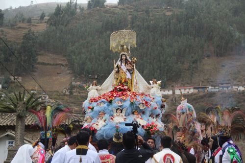 La venerada imagen de la Virgen del Carmen de Paucartambo fue sacada en procesión en la pequeña ciudad cusqueña el año pasado.