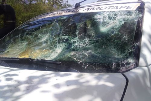 Seis personas con el rostro cubierto, y provistos de piedras y palos, atacaron el vehículo oficial del Sernanp en el que se encontraba Wilfredo Mogollón.