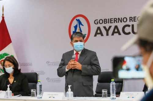 El gobernador de Ayacucho, Carlos Rúa Carbajal, hizo lanzamiento oficial de proyecto en beneficio de mujeres ayacuchanas.