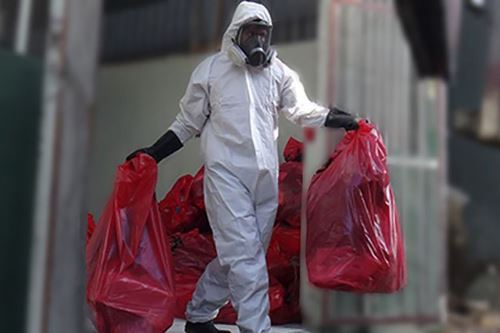 El color rojo debe ser utilizado para almacenar residuos sólidos peligrosos como pilas, lámparas y luminarias, medicinas vencidas, empaques de plaguicidas, entre otros.