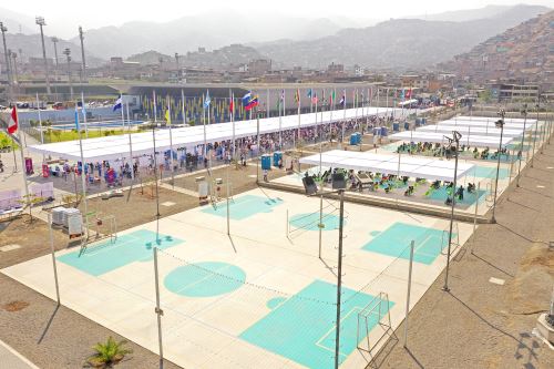 Los recintos deportivos construidos y remodelados para Lima 2019 son espaciosos, limpios, seguros y accesibles, destacó el presidente Francisco Sagasti.